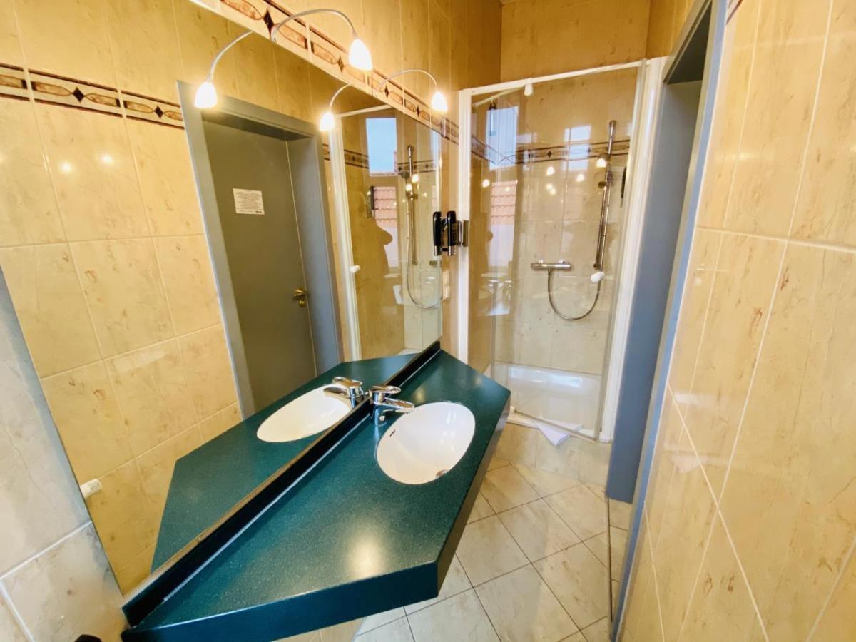 Doppelzimmer Zapfhahn, Direkt Am Alten Strom Росток Екстериор снимка